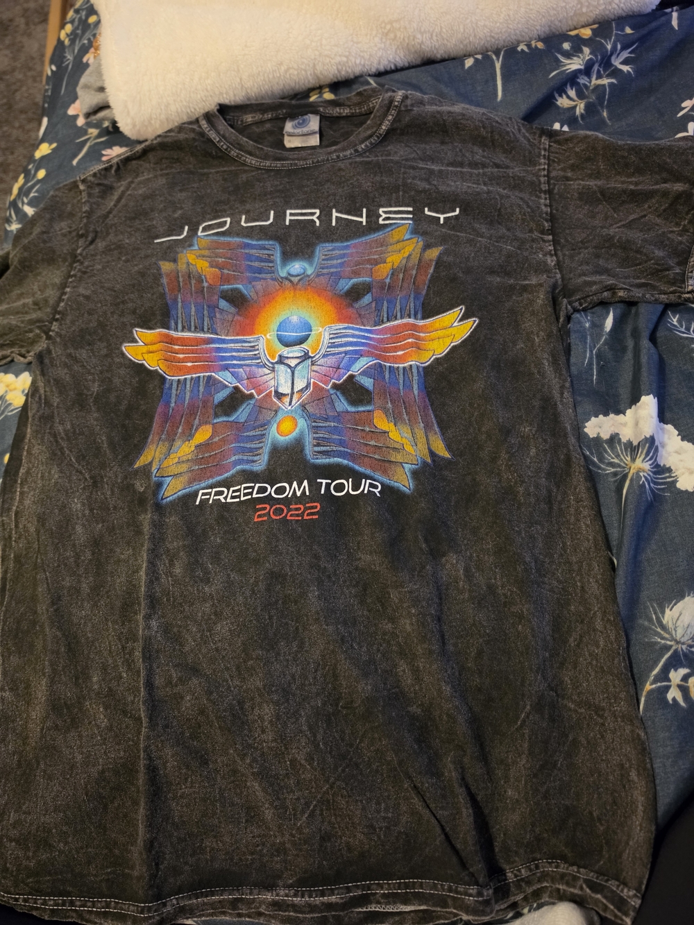 Journey Freedom Tour 2022 Short Sleeve Graphic Tee - Black. Size Medium